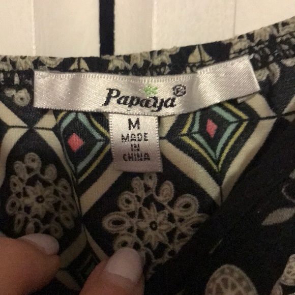 Cute romper size medium - Picture 2 of 4